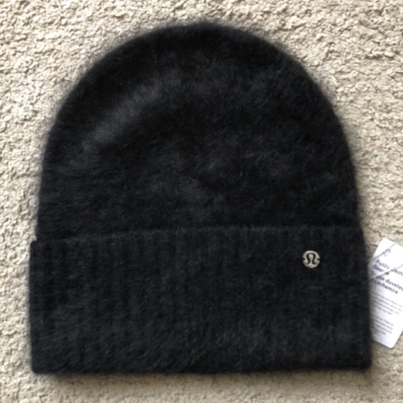 LULULEMON Fuzzy Cashmere Beanie. NWT. - Picture 1 of 2
